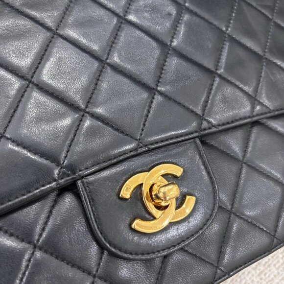 Authentic CHANEL black lambskin single flap classic crossbody single flap - Picture 9 of 16